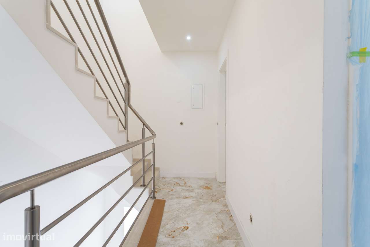Moradia T3 em Construção com Garagem Dupla, Sótão e Terraço-43