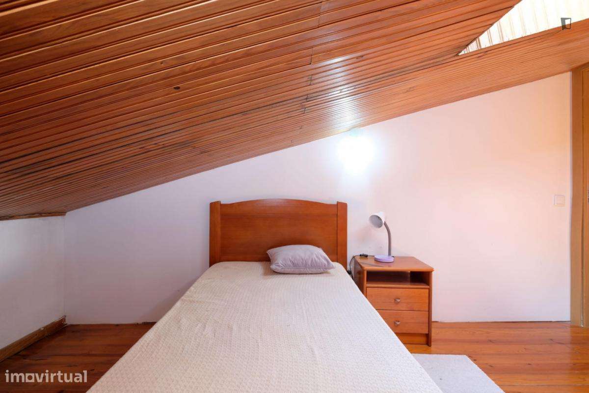 Quarto - localizado em Conchada Coimbra - Grande imagem: 2/10