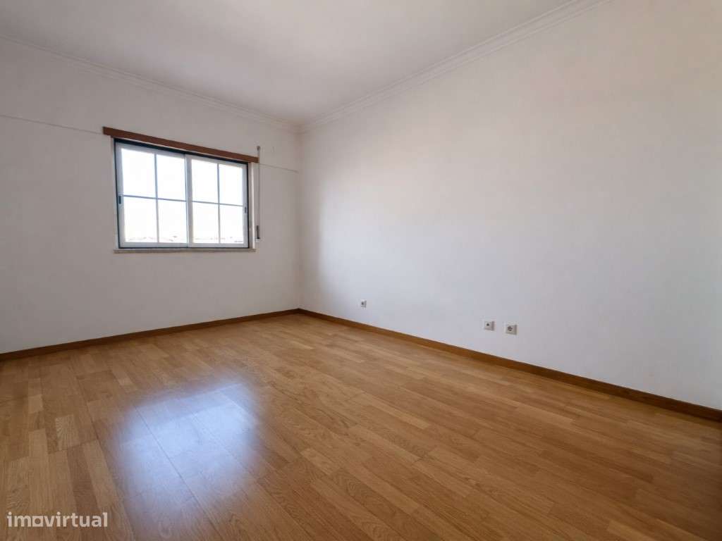 T3 com Varanda, Arrecadação e 2 Lugares de Garagem-18