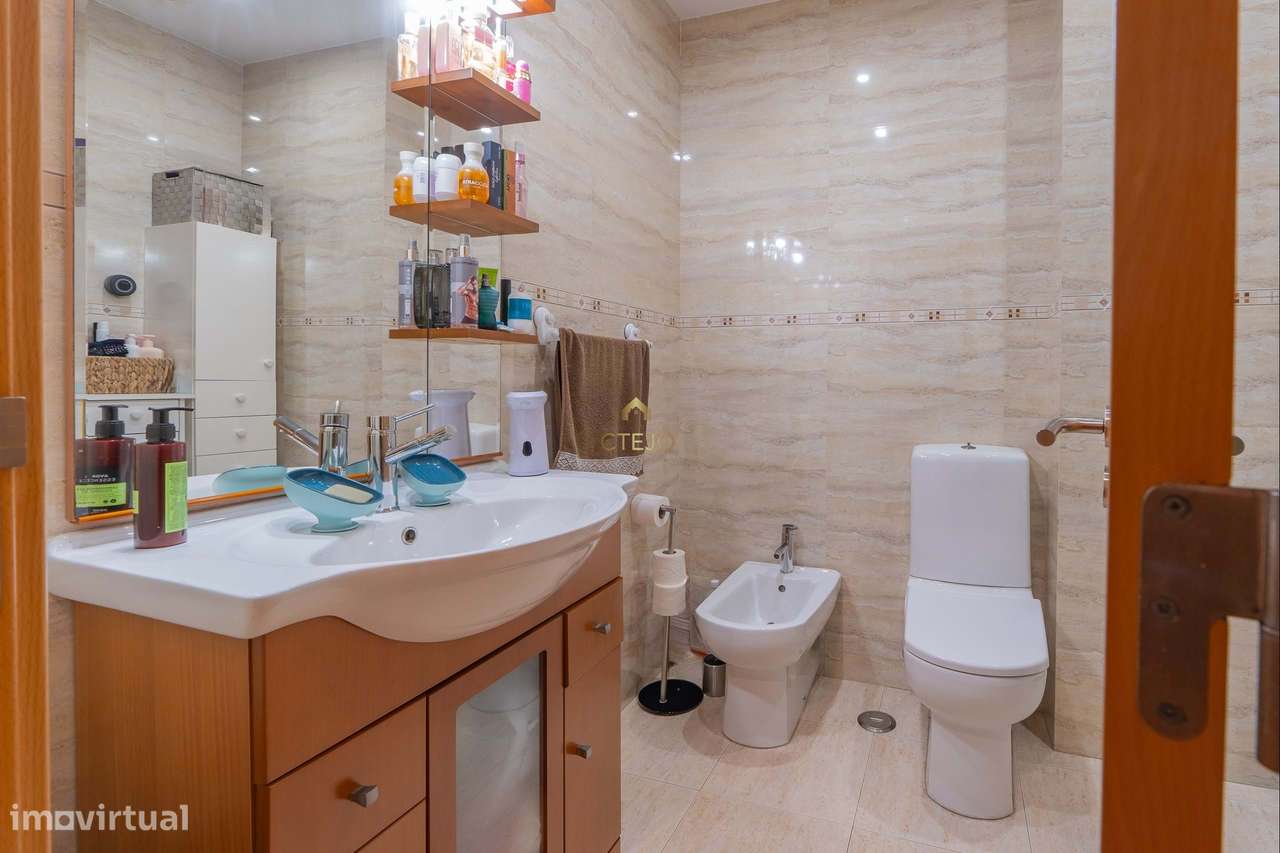 Apartamento T2 em Sacavém com Excelente Localização-5