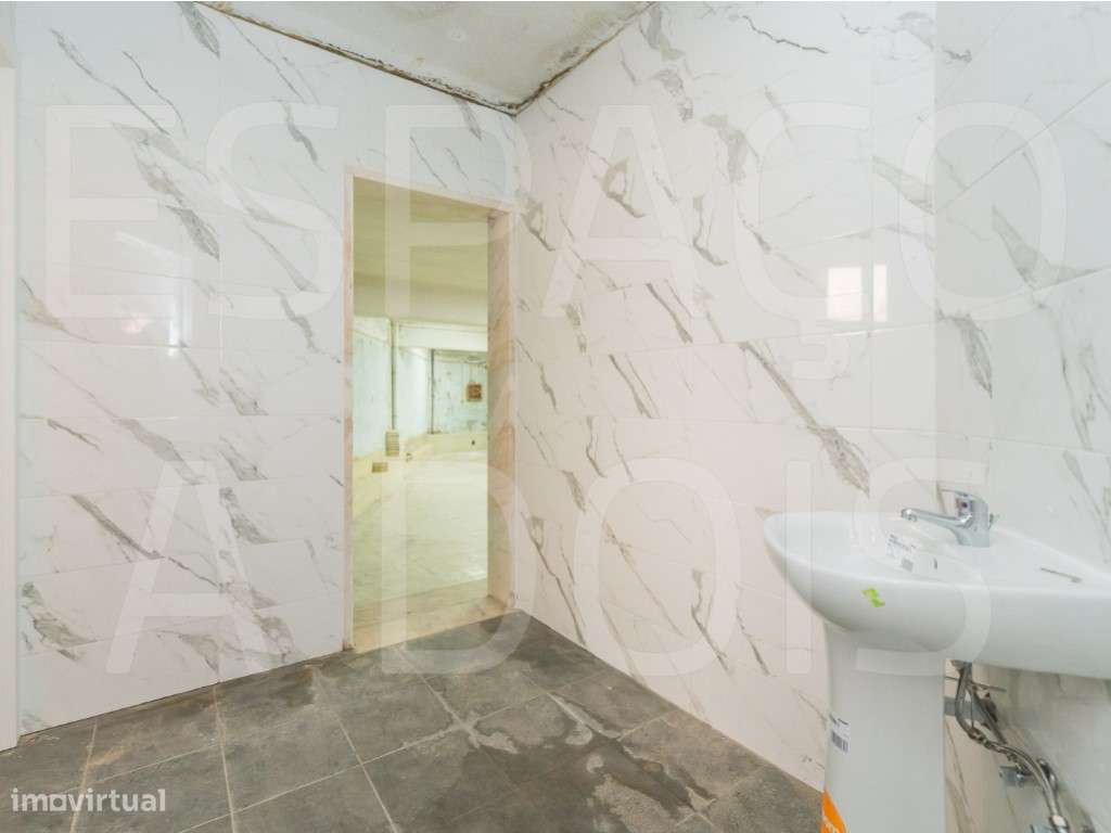 Armazém Amplo; com 2 Pisos! Boa Localização, próximo do Centro da A...-13