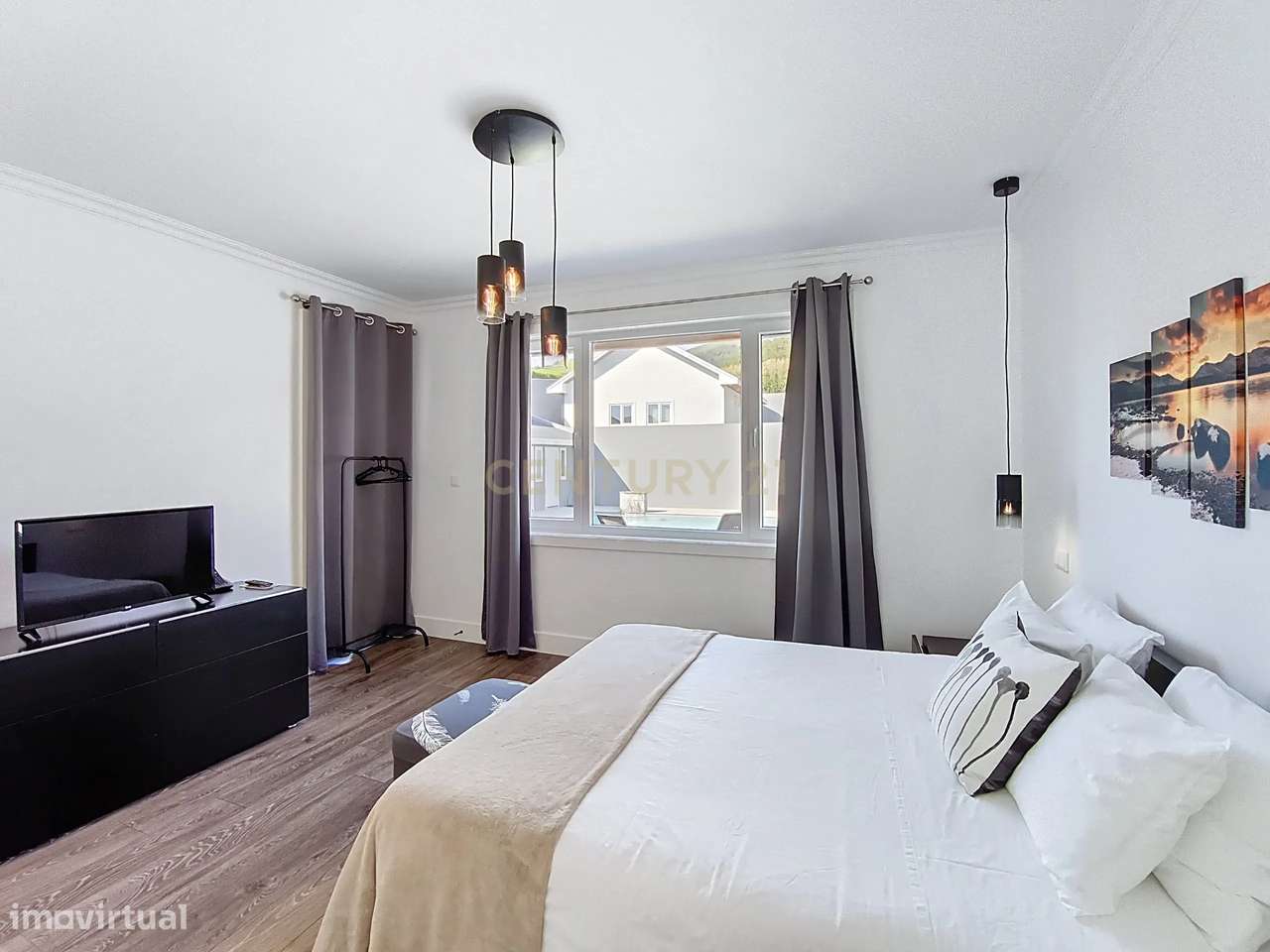 Moradia Moderna com Piscina + Apartamento Independente | Construção 20-28