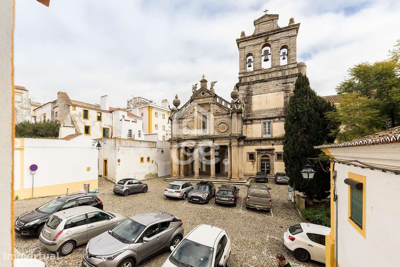 Moradia de luxo com 3 suites, pátio e varandas junto aos Meninos da Gr-48
