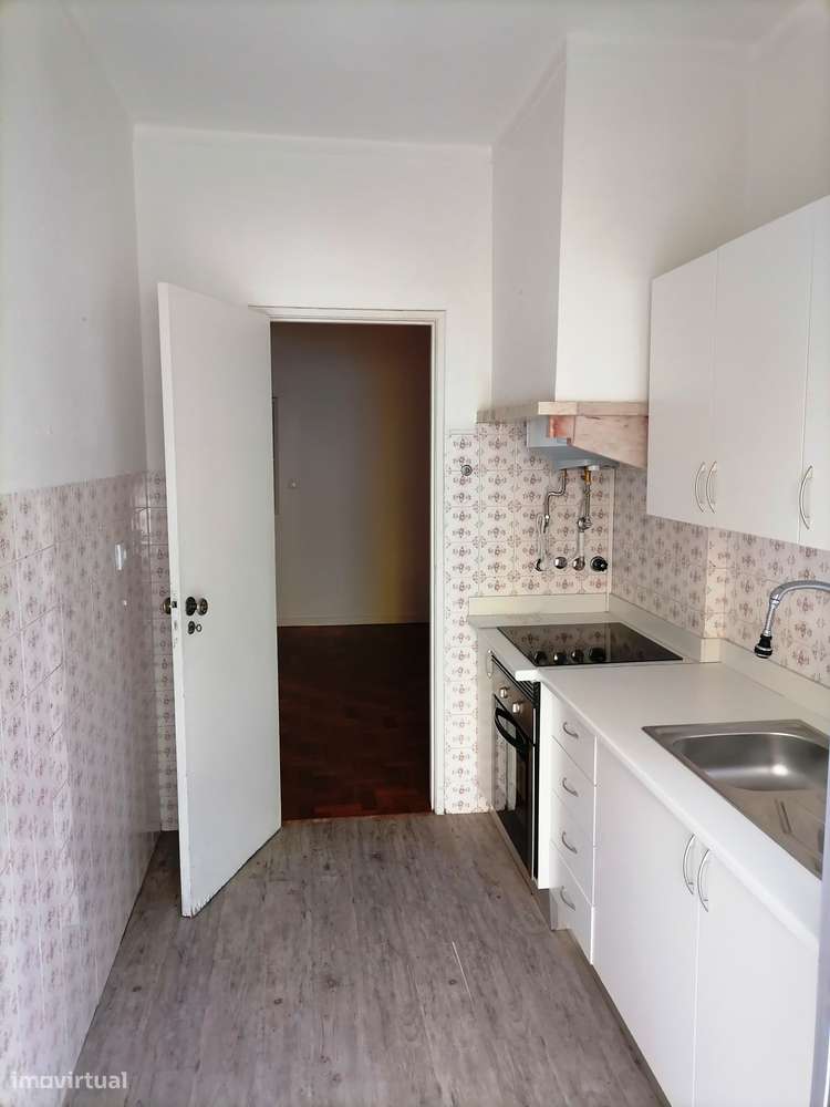 T2 Linda-a-Velha, Junto aos Correios, Muito Bem Conservado. - Grande imagem: 2/22