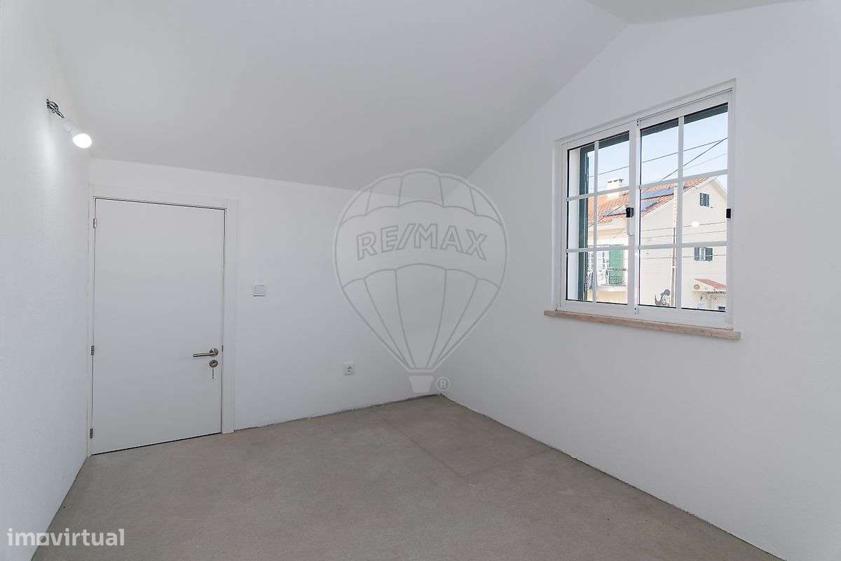 Moradia isolada T2+2 para venda na Quinta do Conde-31