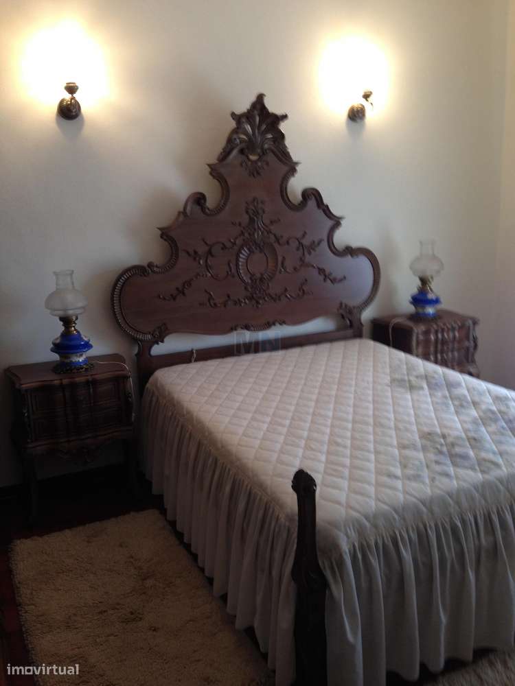 Moradia T3 com Garagem e Terreno em Almalaguês-18