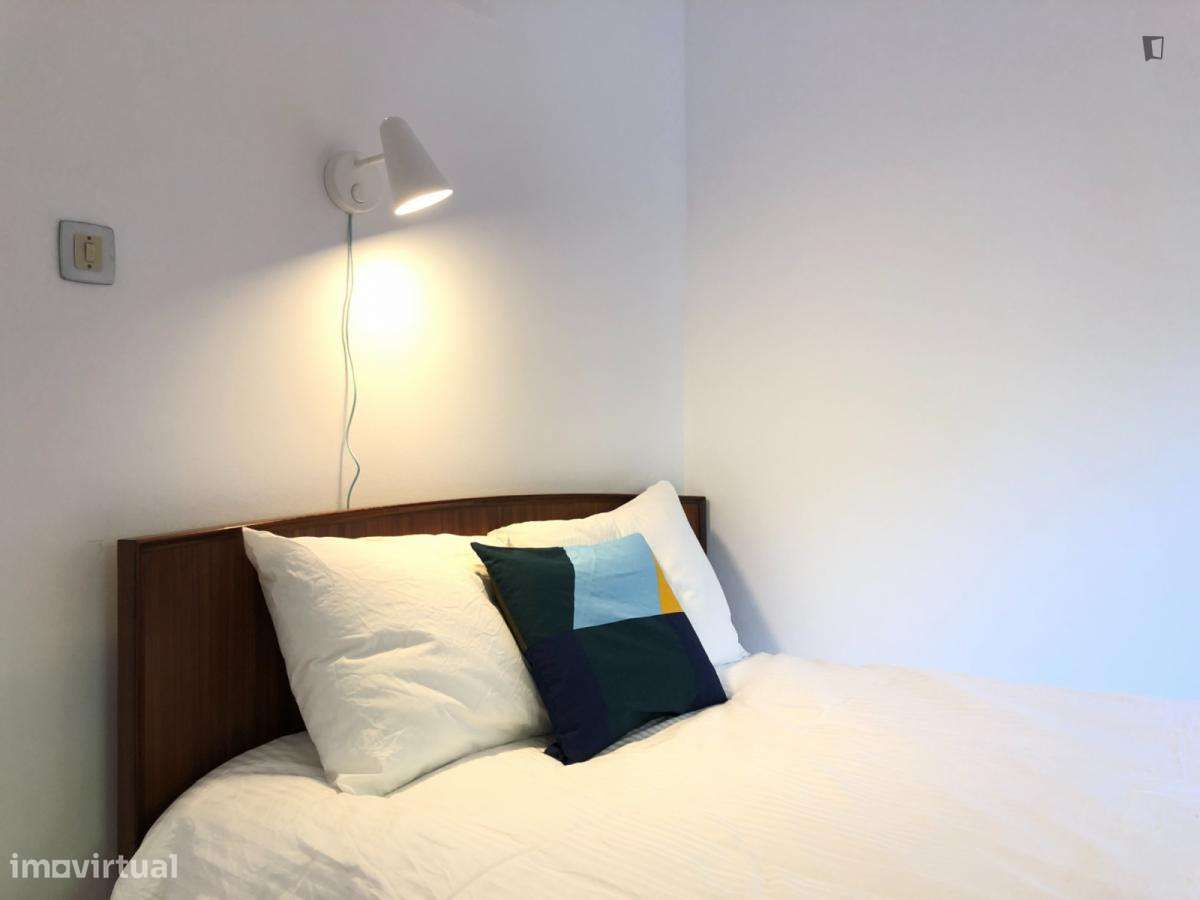 Quarto - localizado em Linda-a-Velha Lisbon - Grande imagem: 4/10