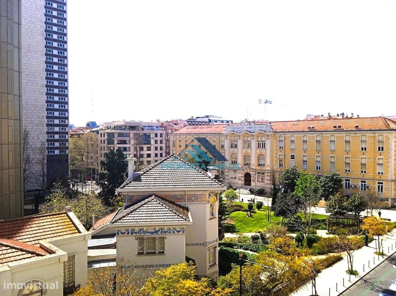 Excelente apartamento T3 + 1 - 3 Parqueamentos - Grande imagem: 4/53