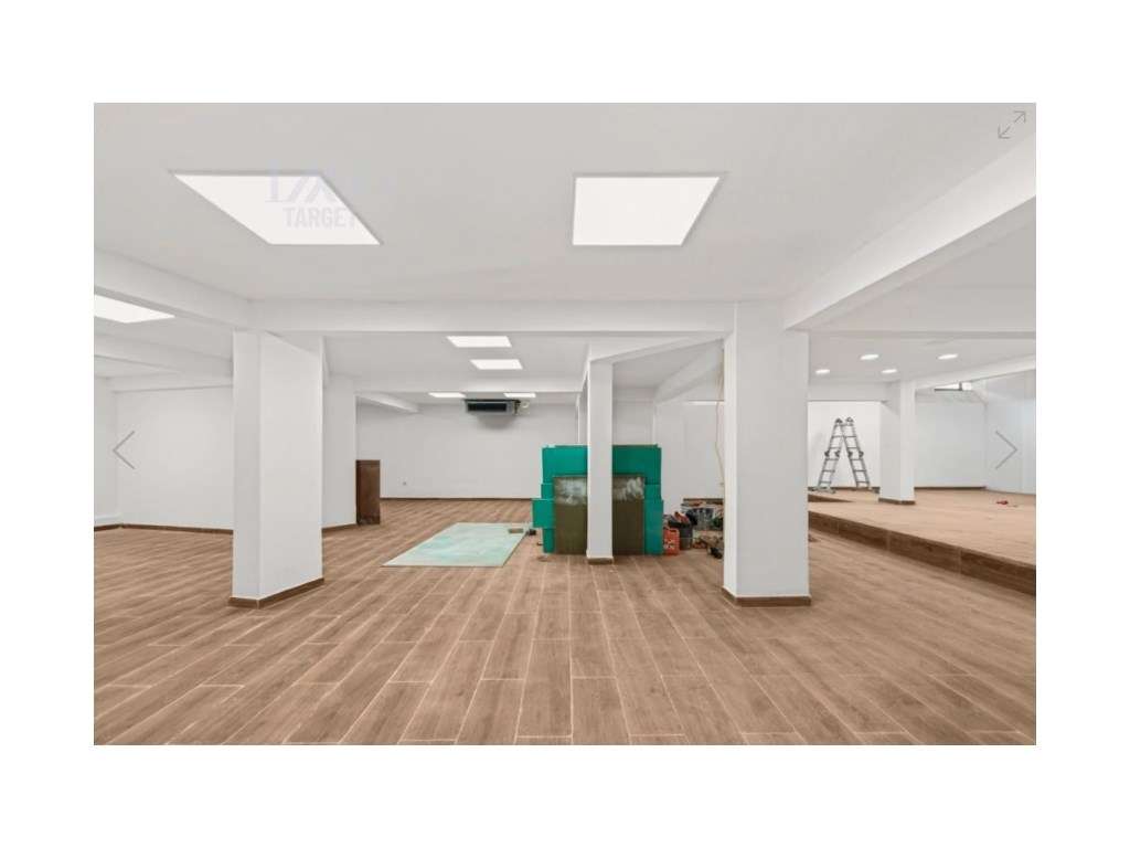 ESPAÇO COMERCIAL REMODELADO - RUA D. FILIPA DE LENCASTRE 18-14