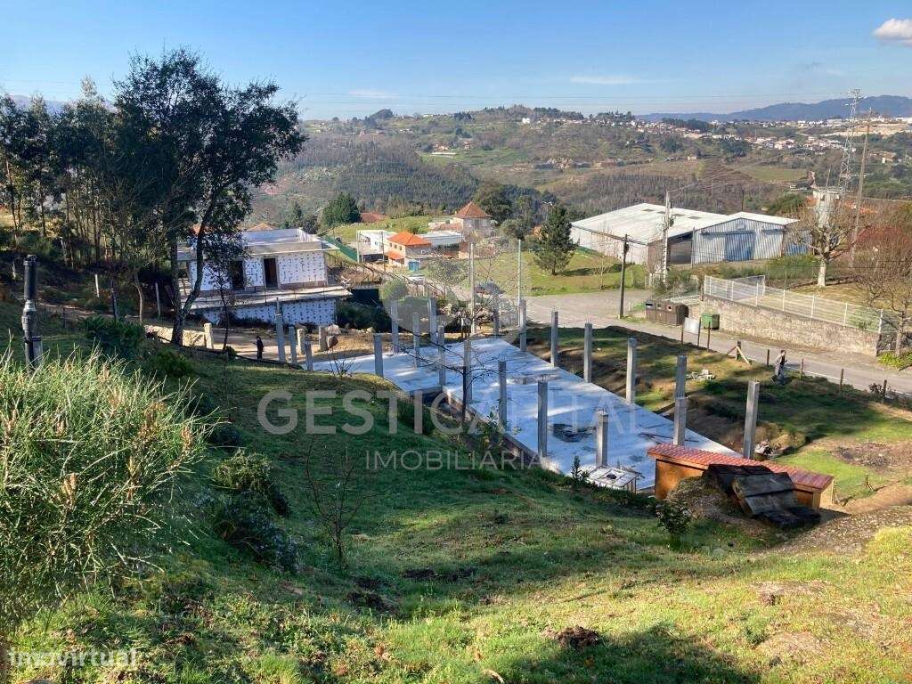 Oportunidade de Investimento: Moradia já com  Estrutura em Soalhães –-24