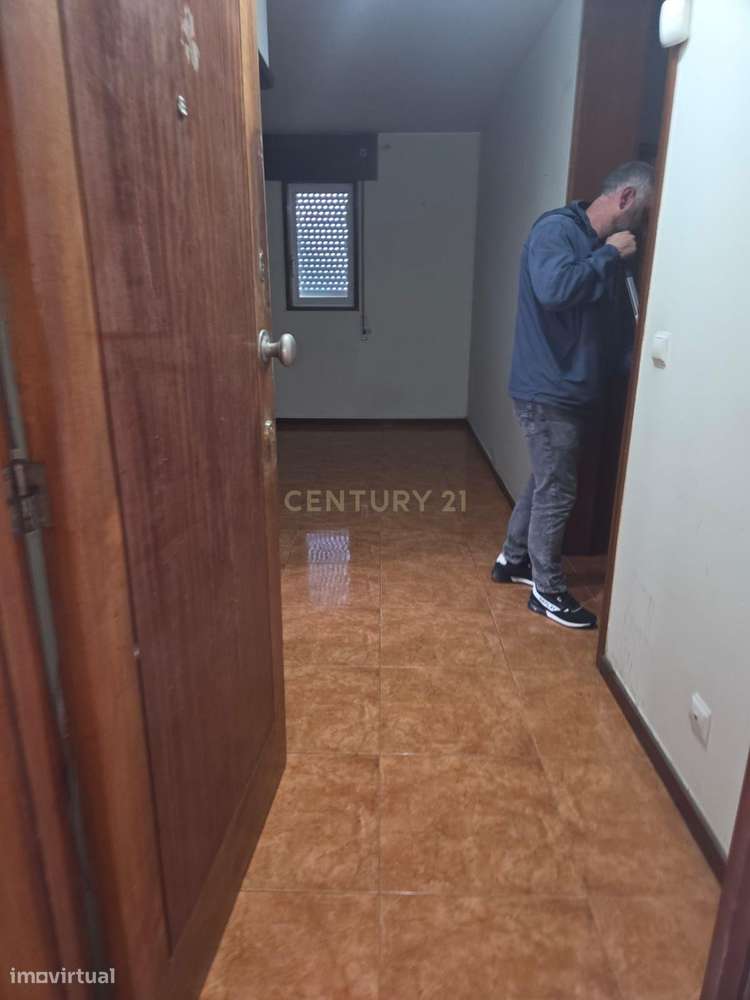 T2 com Grande Potencial na Póvoa de Varzim e Excelente Preço-18