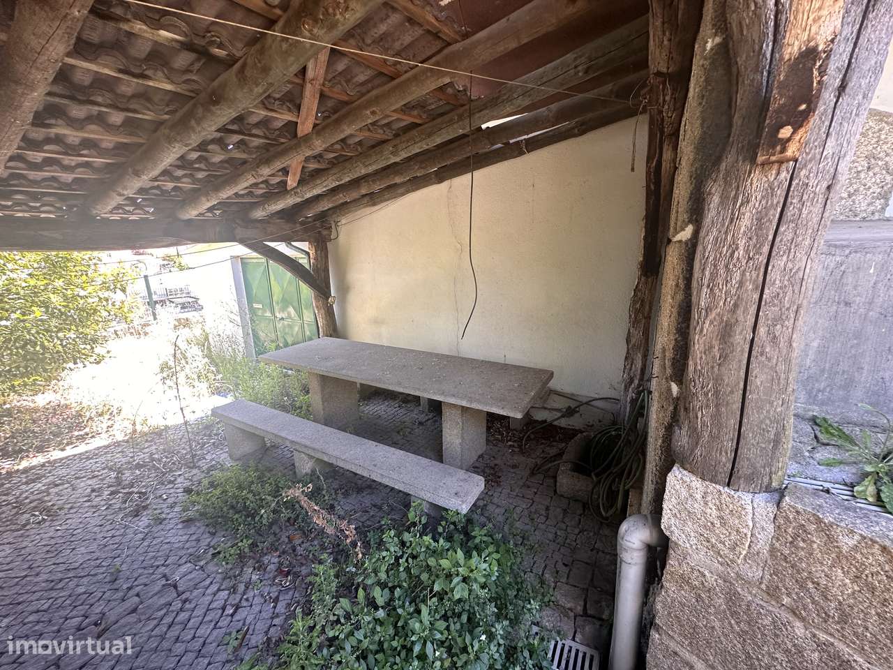 Moradia T4 com jardim e garagem em Sernancelhe-24