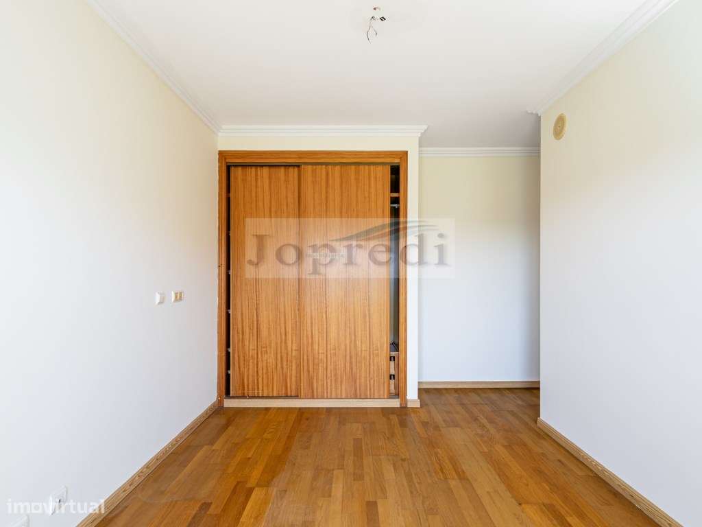 Apartamento T3 com 2 garagens em Box e 1 arrecadação-19