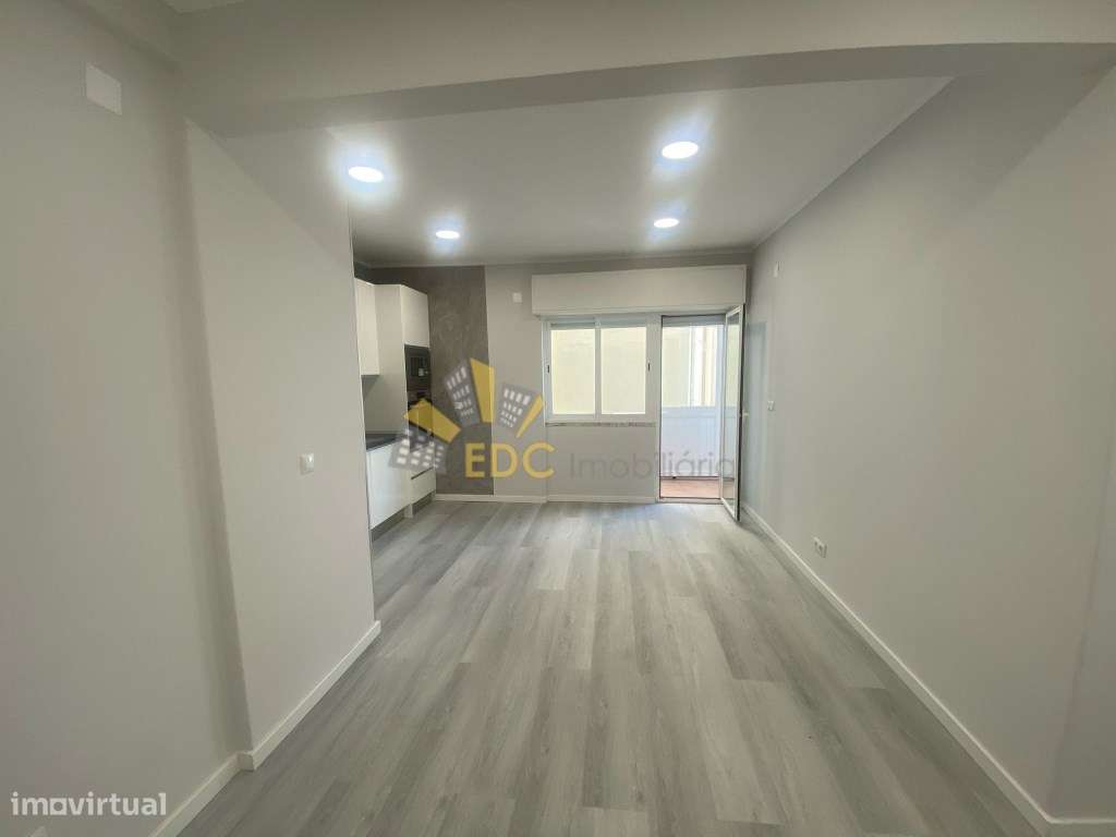 Apartamento T1 Remodelado em Zona Central da Amadora| Junto a Trans...-5
