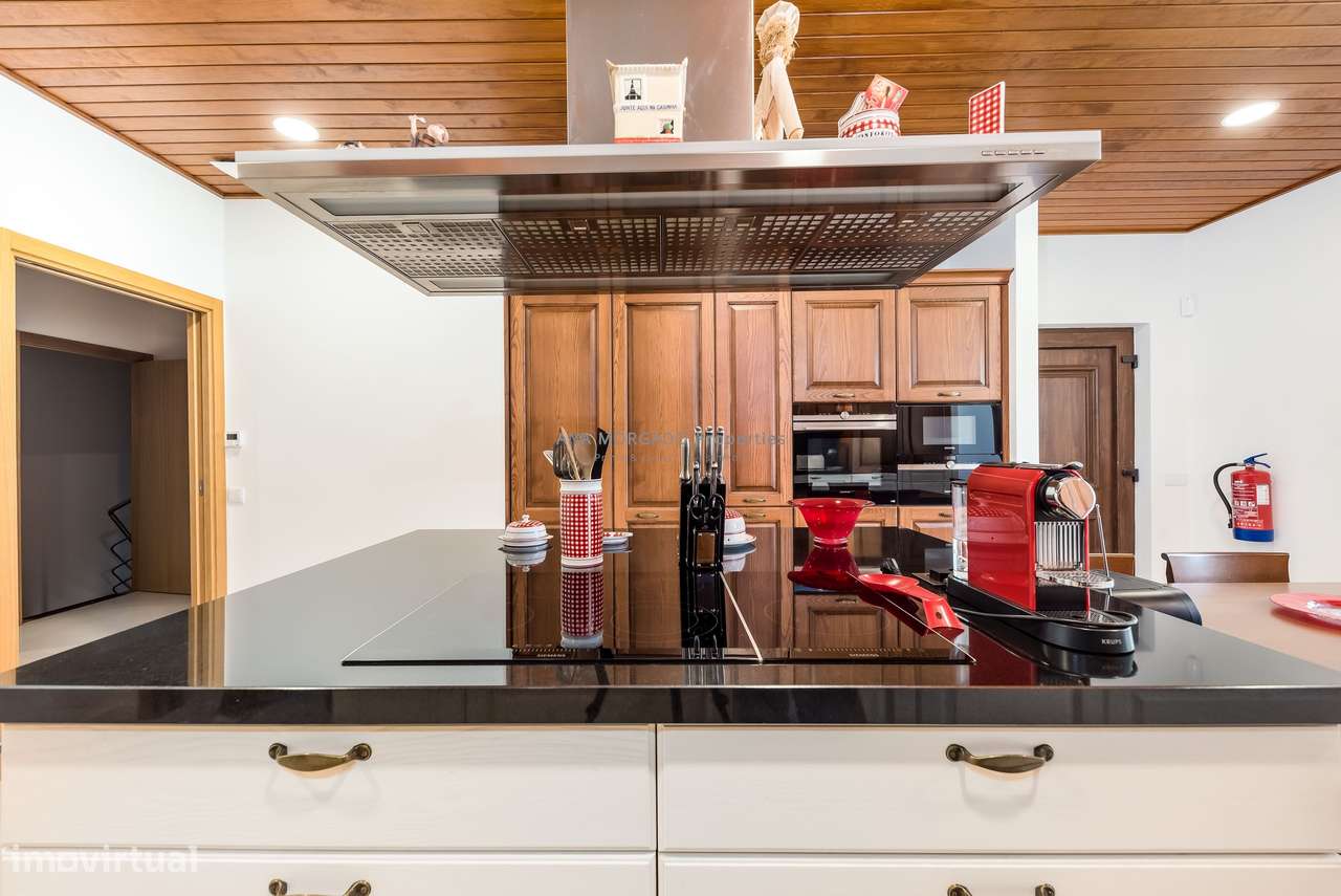 Moradia de Alto Padrão na Marinha Grande – Perto de Leiria e das Praia-24