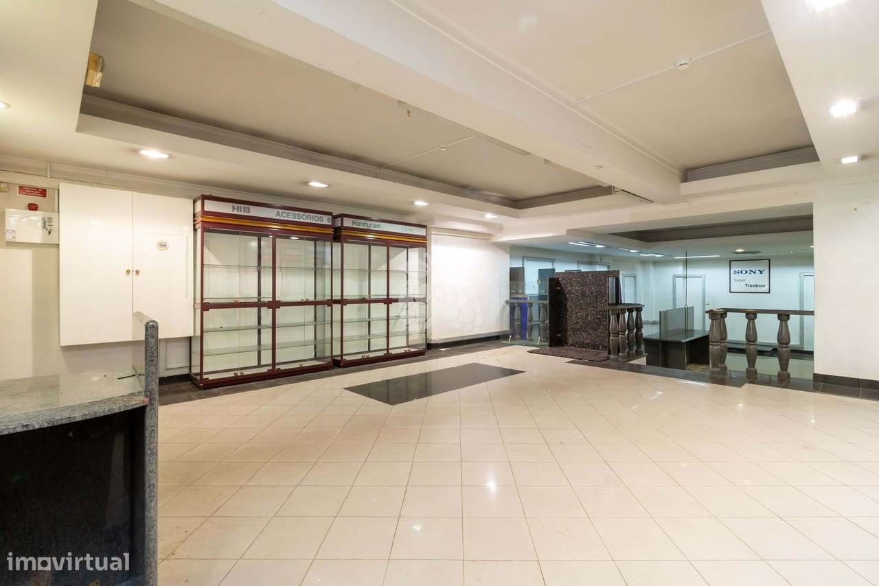 Loja situada perto das Torres de Lisboa - Grande imagem: 1/21