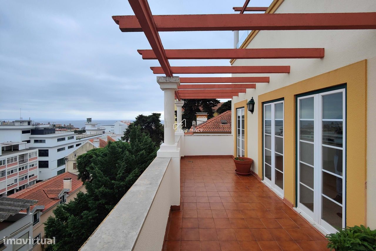 Prime Living no Monte Estoril: Apartamento de três quartos com vista p