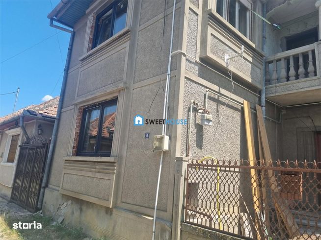 Casa cu  etaj de vanzare in Fagaras zona centrala-0