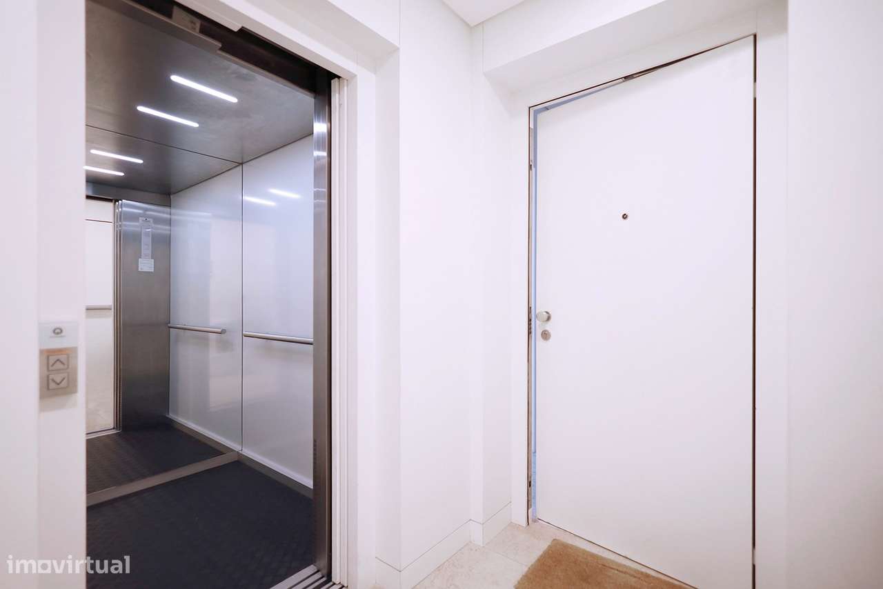 Apartamento T2 - Junto à Av. Liberdade - Totalmente Mobilado - Garagem-5