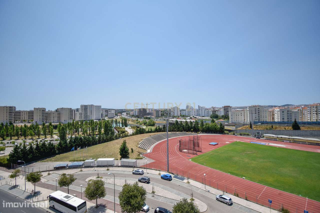 Apartamento T3 com Áreas Generosas e Vista Desafogada-22