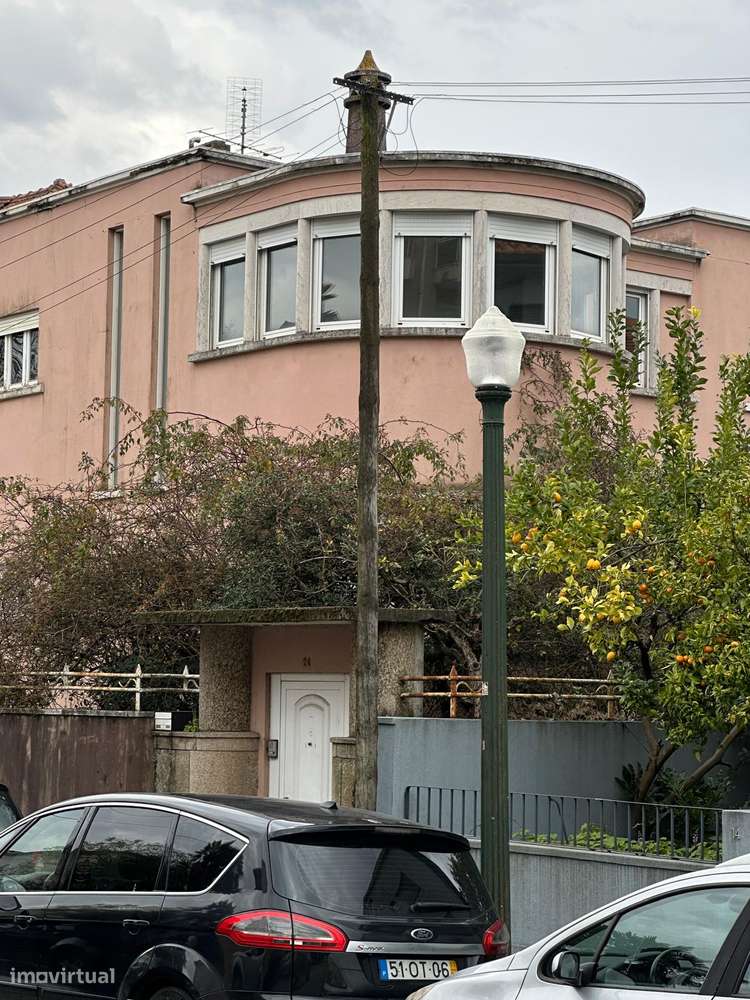 Moradia T4 com 3 casas de banho e ampla área - Grande imagem: 2/27