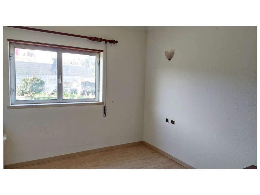 Moradia T3+3 individual no Lameiro - Carvide-27