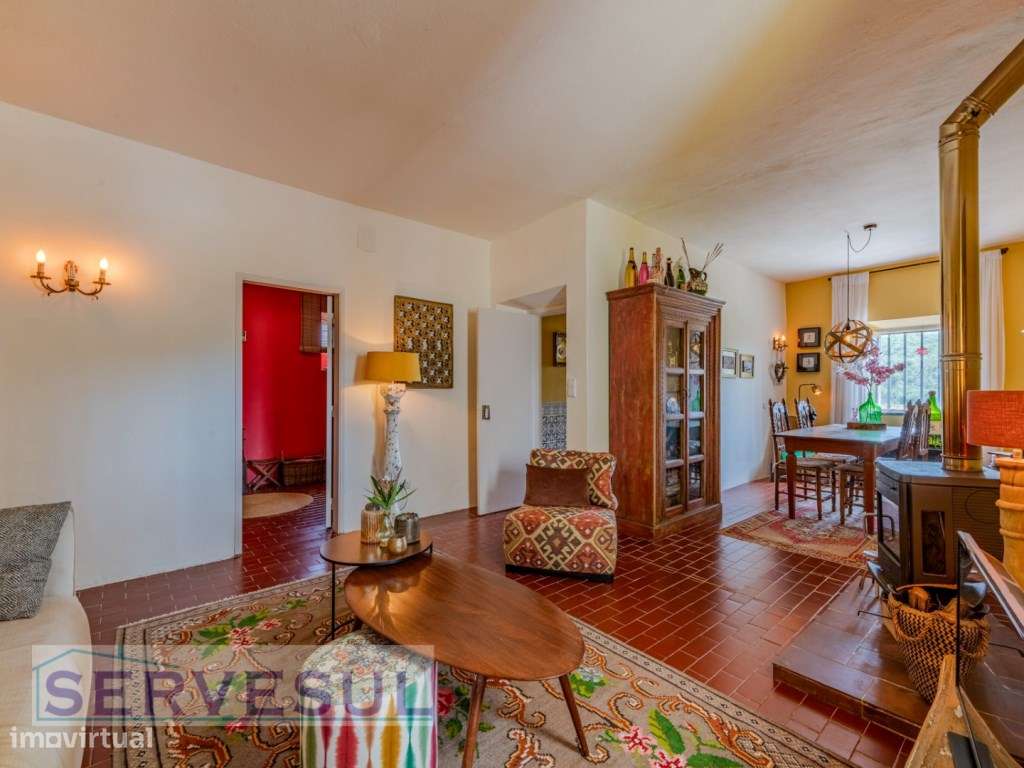 Charmosa moradia de 2 quartos de 121 m², inserida num terreno com 2...-8