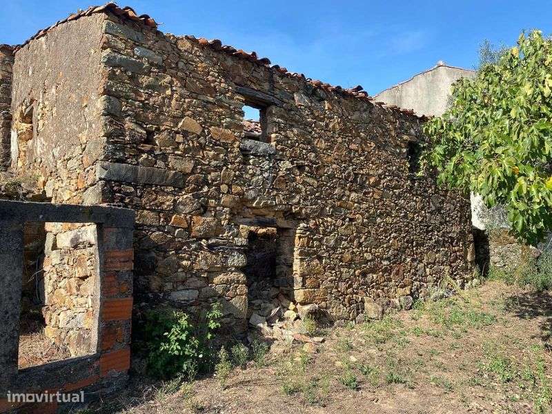 Terreno e ruína com projeto aprovado - Grande imagem: 4/12