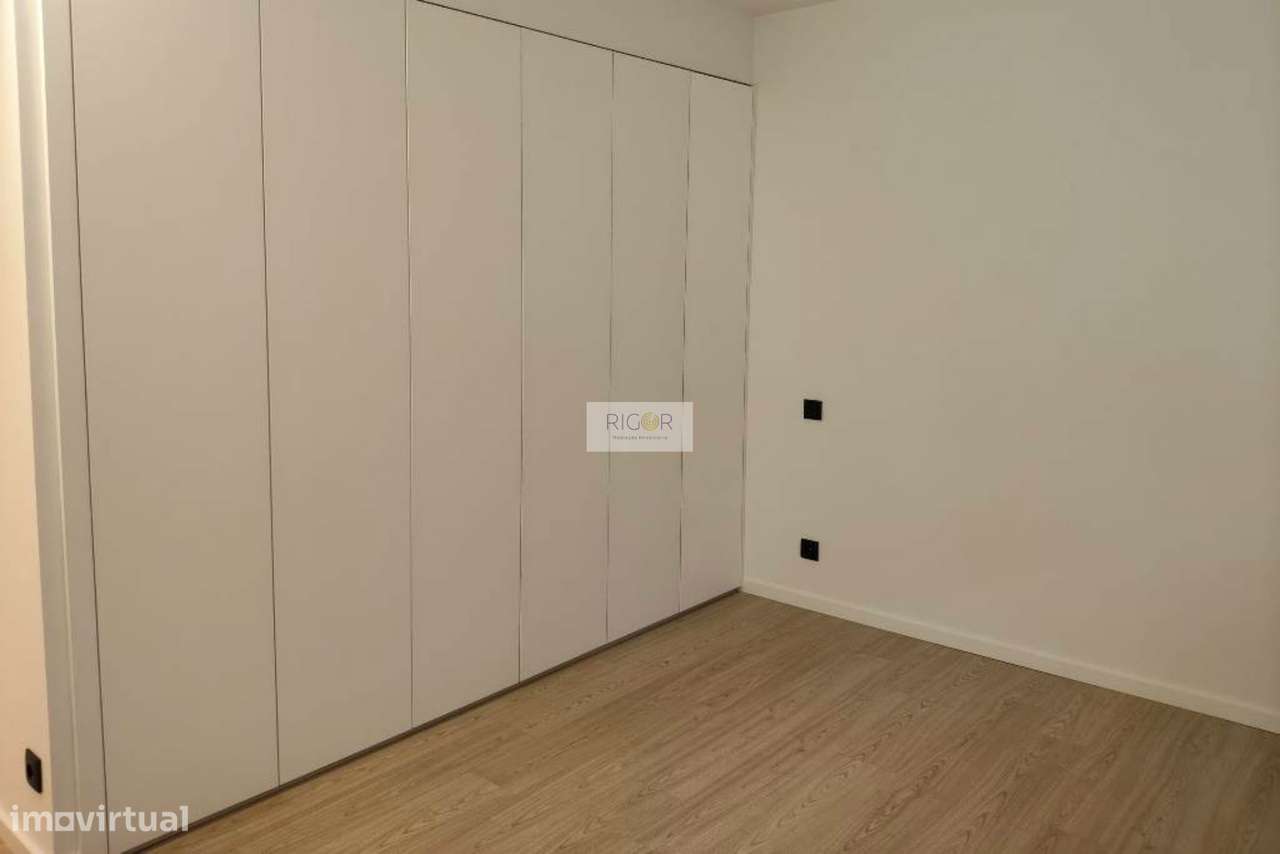 Apartamento T3 em Matosinhos, junto ao metro, pronto a habitar.-13
