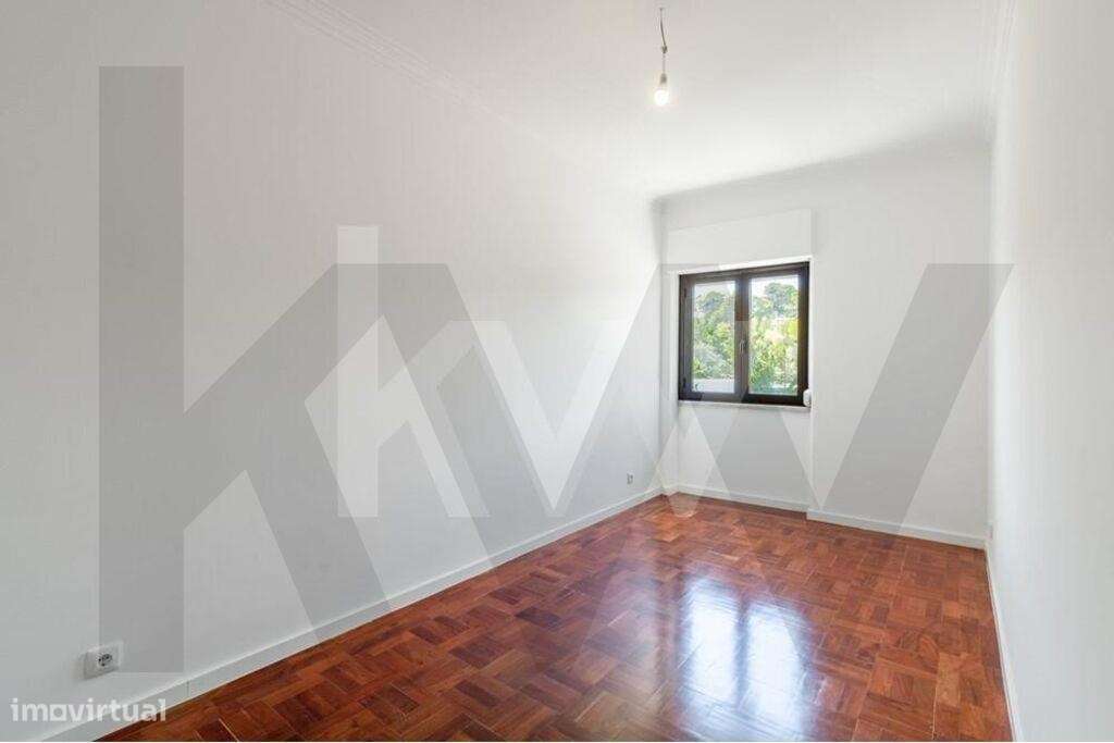 São Domingos de Benfica | Apartamento T2 Remodelado c/ varanda junto a-7