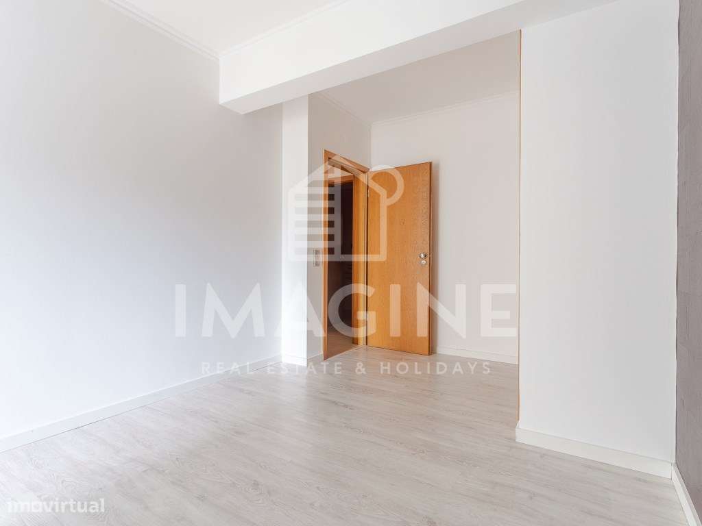 Apartamento T1 com excelentes áreas e parqueamento exterior privado...-10