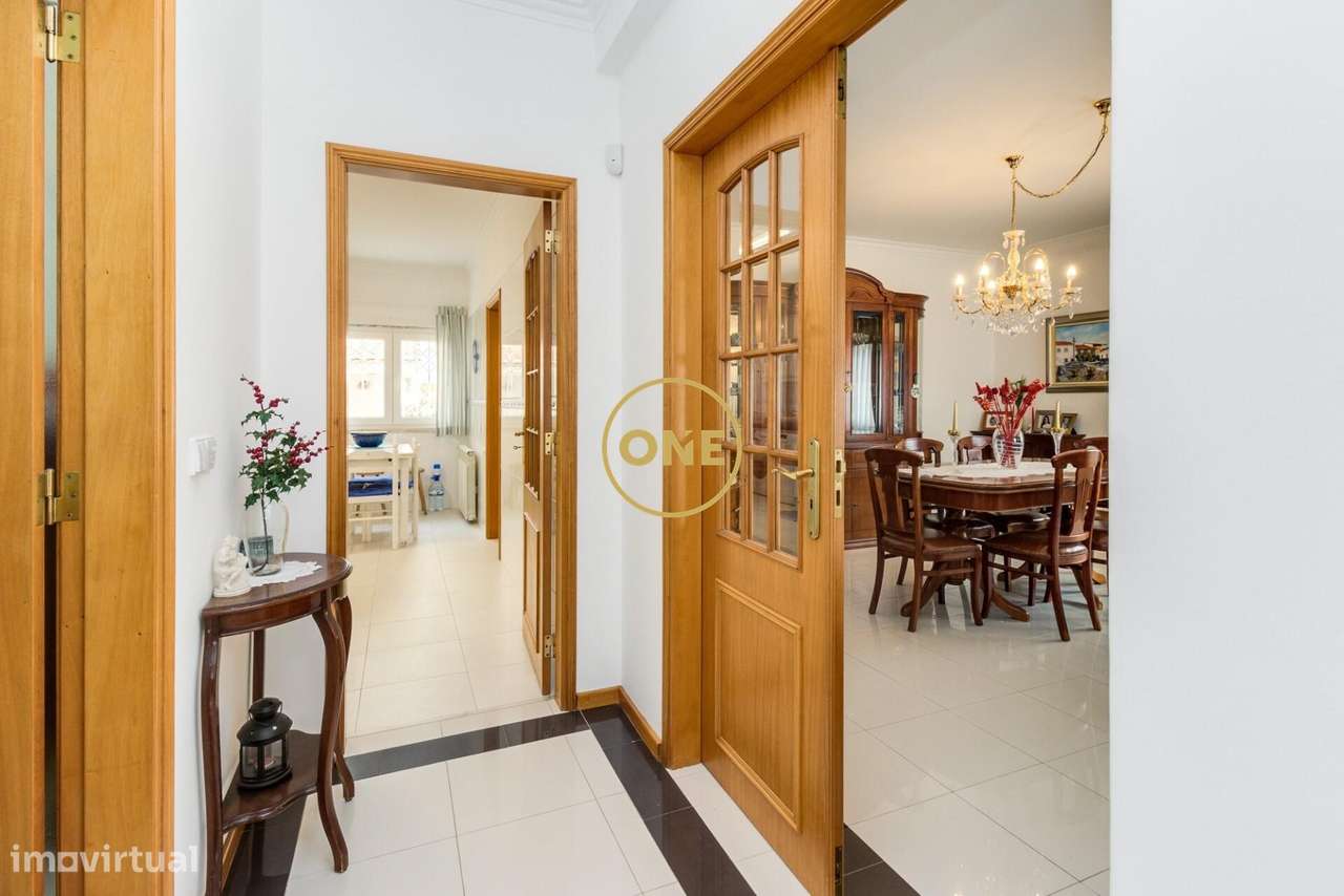 Moradia T4 com Jardim e Garagem na Ramada, Odivelas-27