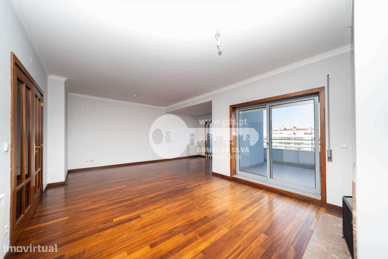 T5 Duplex na Rua Bernardo Sequeira, São Vítor-14