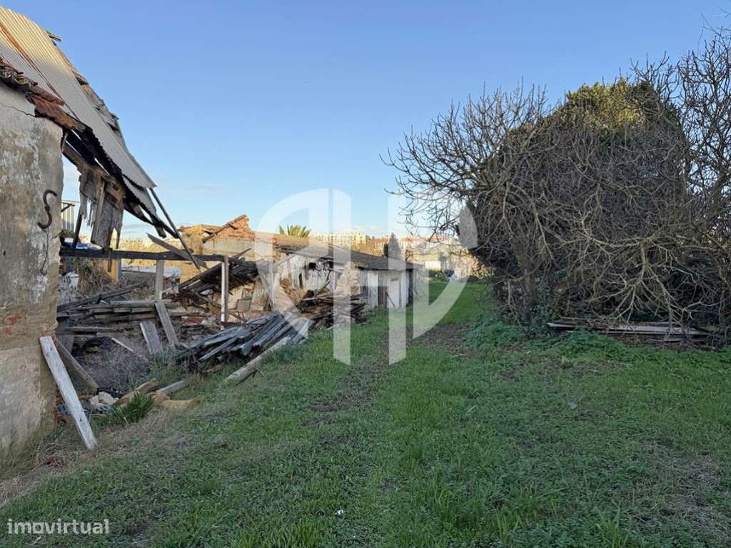 Moradia T3 + Área Terreno 4.150m2 + Atracadouro // P/Recuperar-37