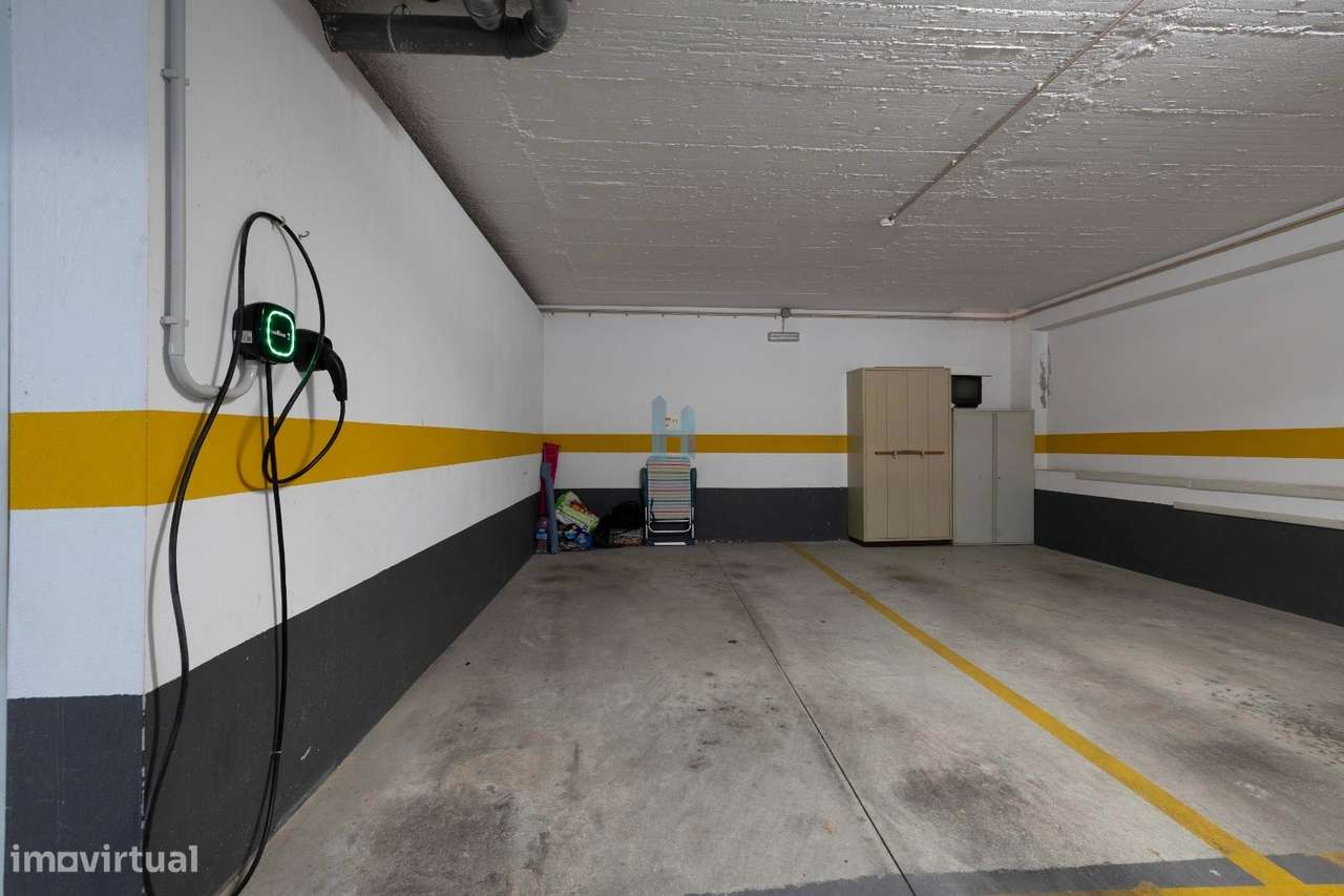 Apartamento T2 com Terraço e Sótão em Portimão-19