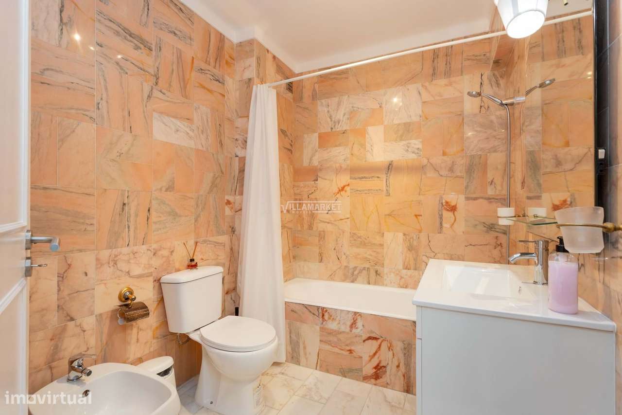 Apartamento T3 inserido no 2º andar de edifício com elevador situado n-12