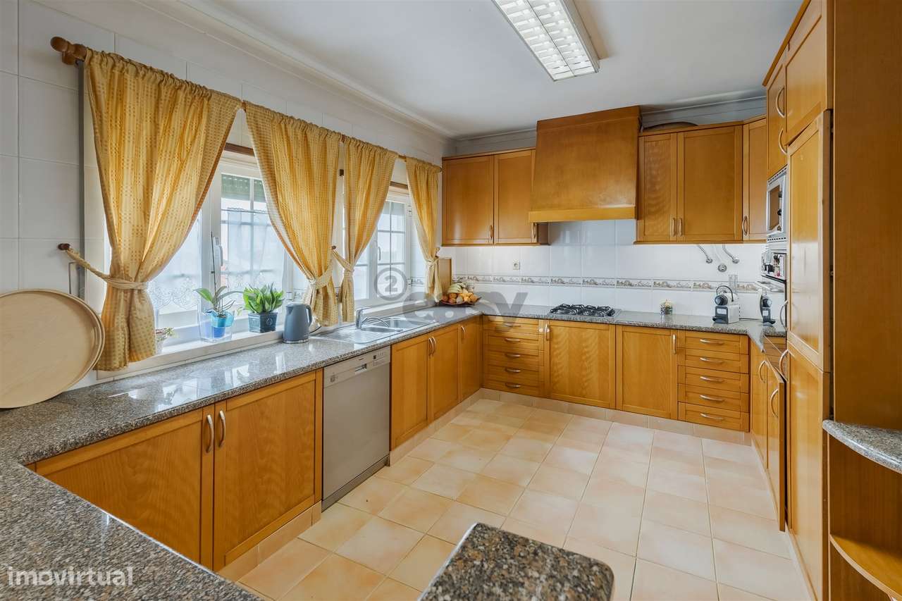 Moradia T5 com excelentes areas - Grande imagem: 5/25