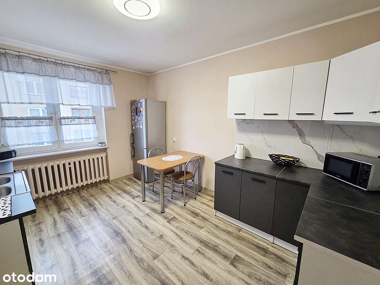 Z balkonem i budynkiem gospodarczym-5