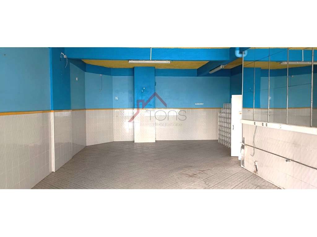 Loja 75m² Centro Barreiro | Ideal Restauração | 2 Montras | 780€ - Grande imagem: 2/9