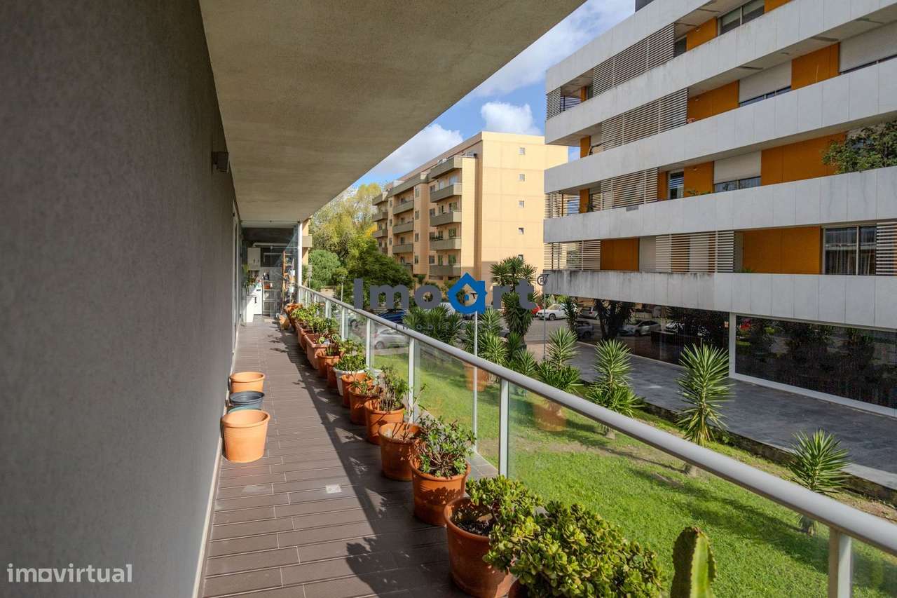 T2 RENOVADO COM VARANDA EXCECIONAL NA PRELADA !-48