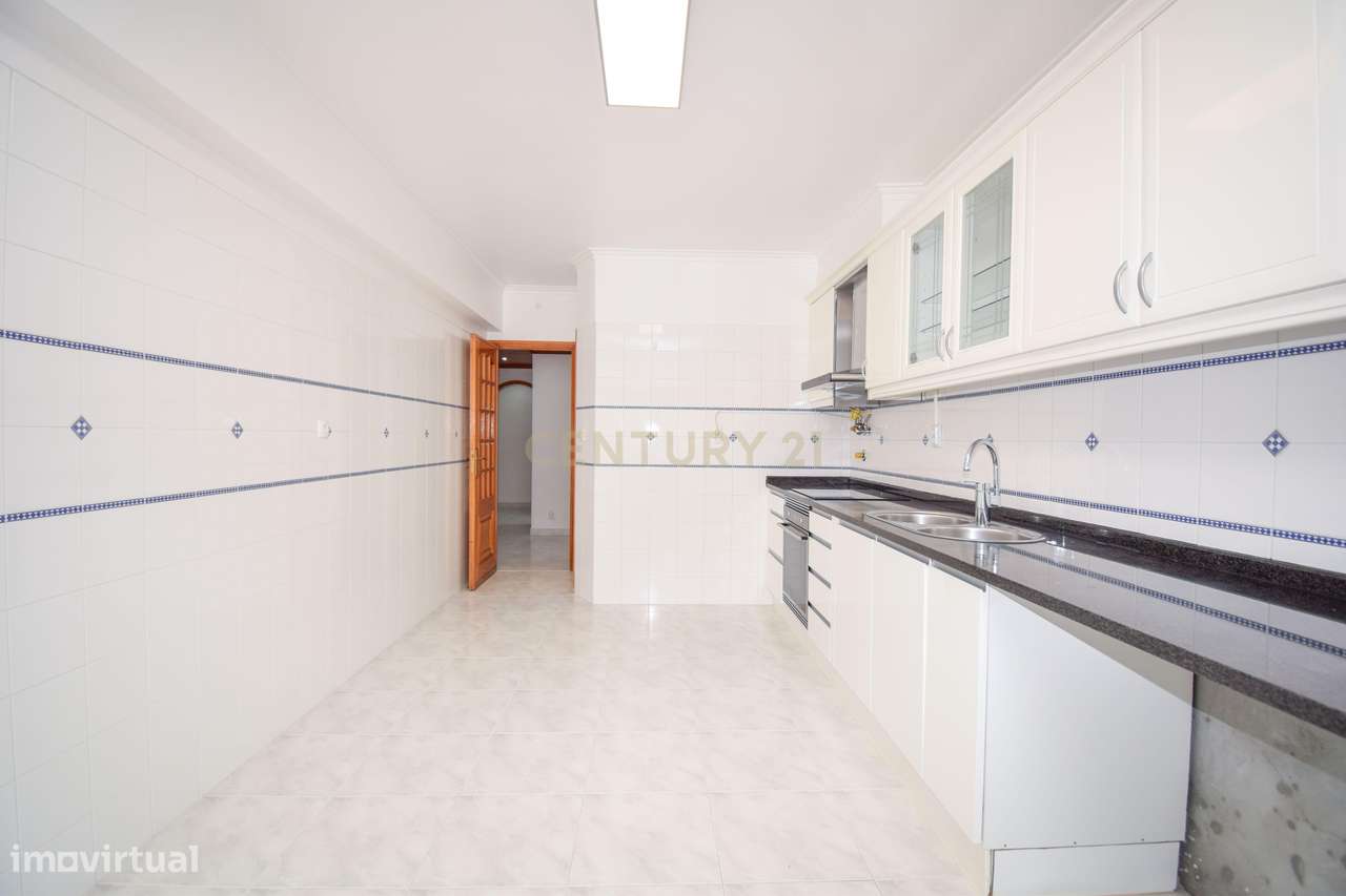 Apartamento T3 à venda em Monte Abrão – Queluz - Grande imagem: 2/29