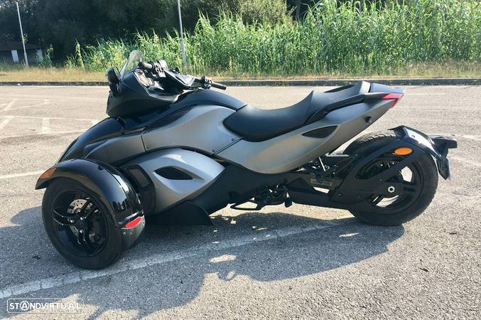 Bombardier CAN AM Spyder - 6