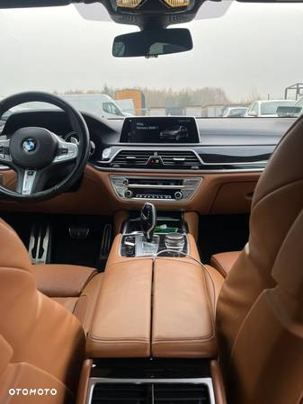 BMW Seria 7 750i xDrive - 17