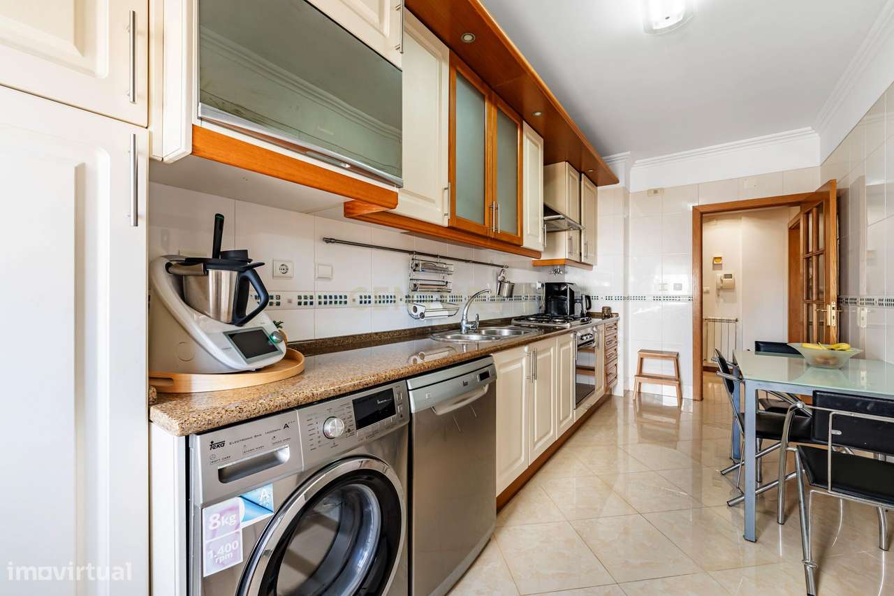 Apartamento T3 em Santa Marta do Pinhal / Corroios / Seixal.-11