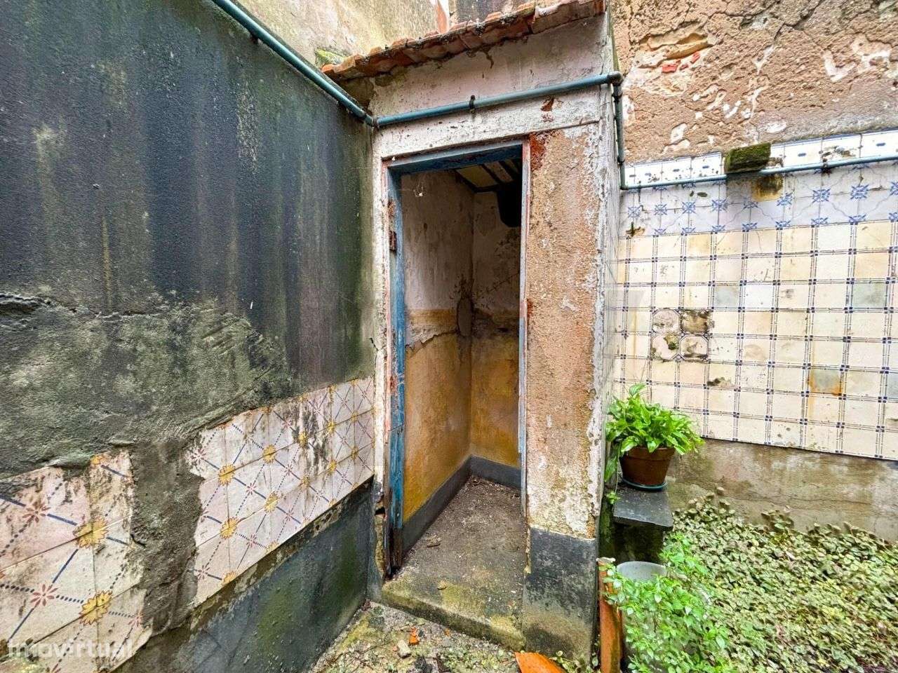 Moradia T2 Térrea com Sótão Beira Mar (para recuperar)-15