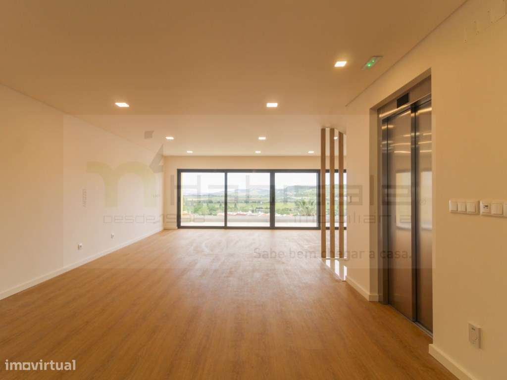 Moradia de Luxo com elevador, piscina e vista panorâmica, em Loures-7