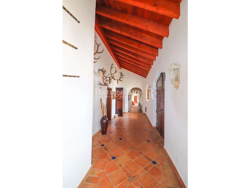 Herdade de Caça Maior com 1000 Hectares + 4 Apartamentos + Anexos-27
