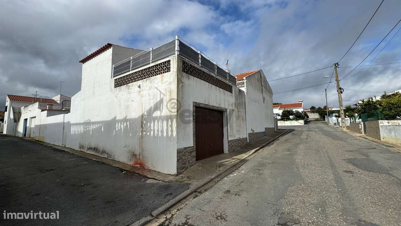 Moradia T2 com logradouro, anexo, terraço e garagem, Castro Verde-9