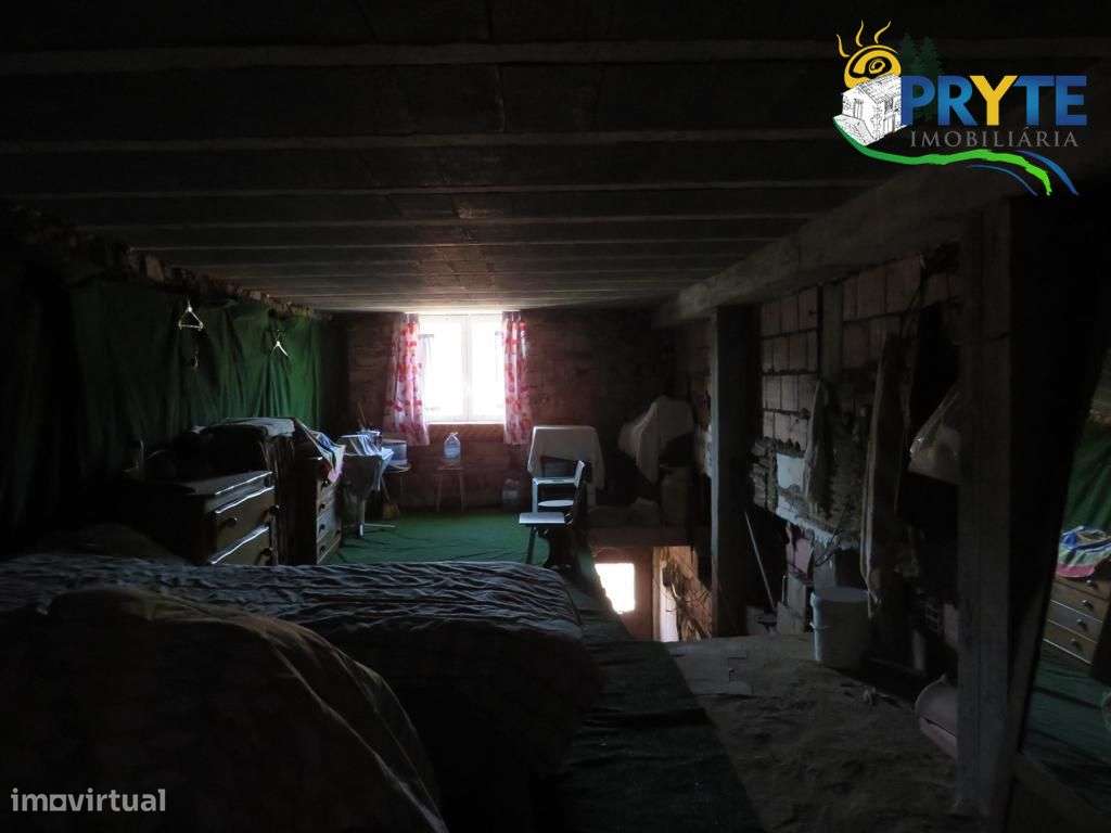 Imóvel em fase de recuperação situado na Sobreira Formosa-5