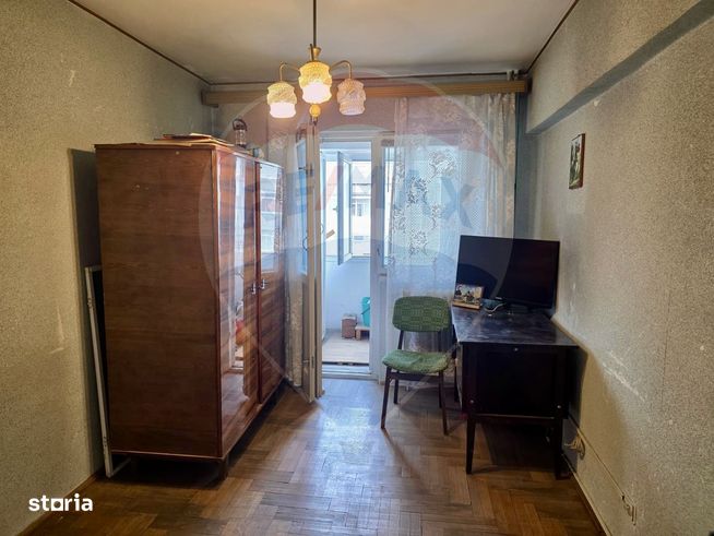 Apartament cu 3 camere decomandat de vânzare, zona Orizont-2